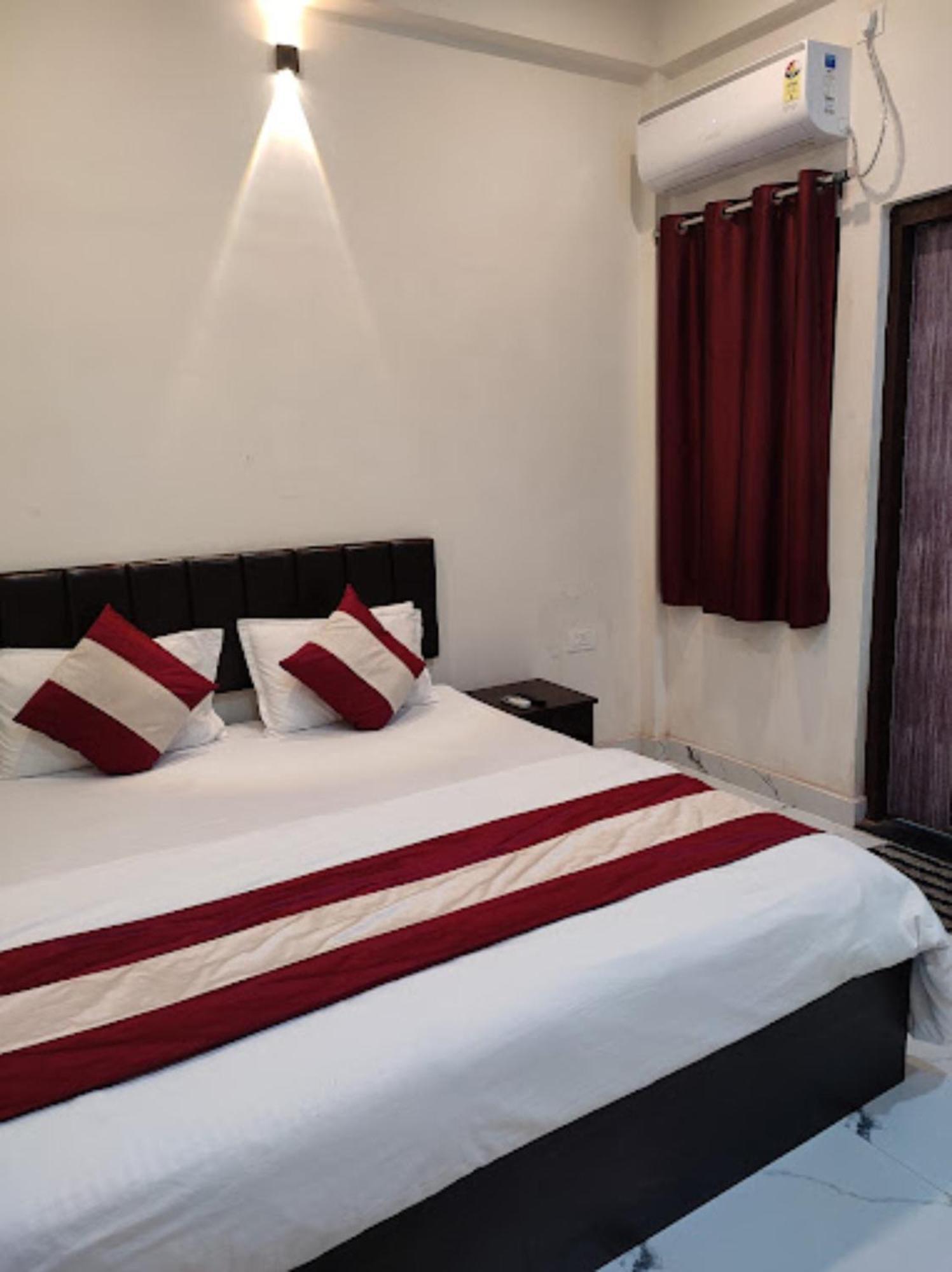 Hotel Varanasi Hotel #Mahadev # Inn # -Near Kashi Vishwanath Temple And Ganga Arti Ghat #Fully Air Conditioning #Free Wi-Fi #Parking #Best Hotel In Varanasi #Prime Location - Book Now Varanasi