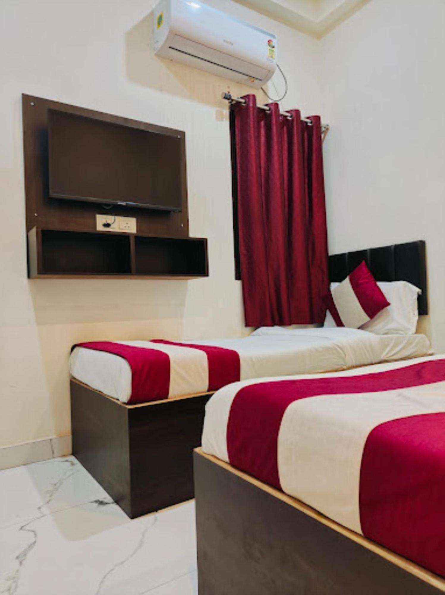 Varanasi Hotel #Mahadev # Inn # -Near Kashi Vishwanath Temple And Ganga Arti Ghat #Fully Air Conditioning #Free Wi-Fi #Parking #Best Hotel In Varanasi #Prime Location - Book Now Hotel Varanasi