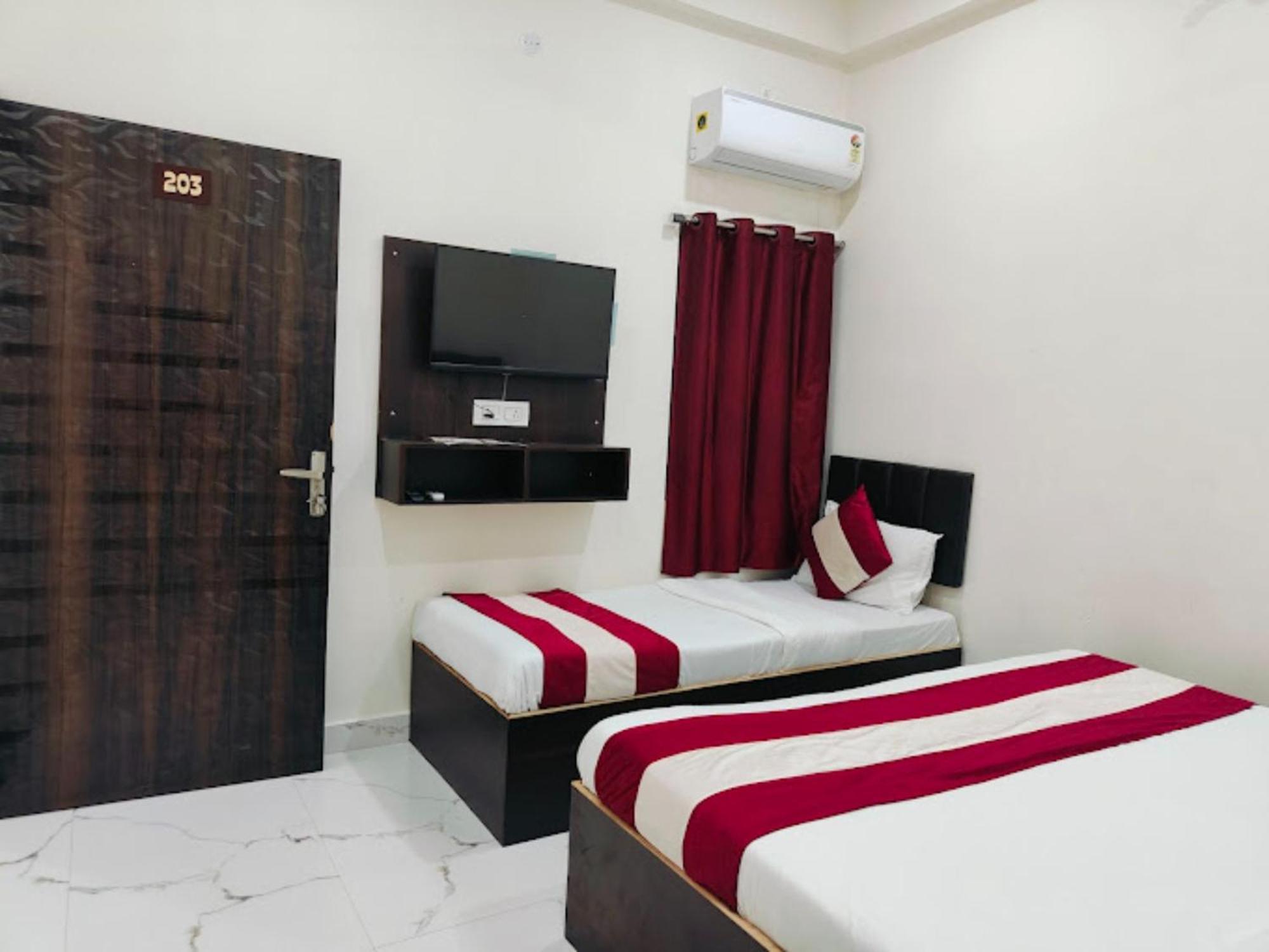 Hotel Varanasi Hotel #Mahadev # Inn # -Near Kashi Vishwanath Temple And Ganga Arti Ghat #Fully Air Conditioning #Free Wi-Fi #Parking #Best Hotel In Varanasi #Prime Location - Book Now