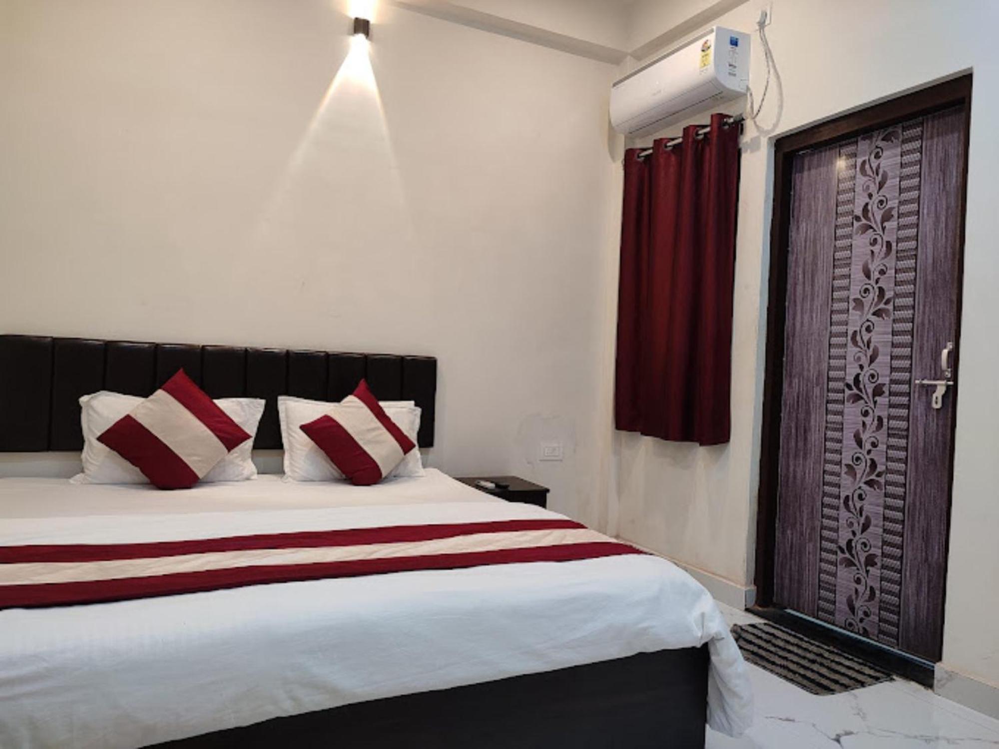 Varanasi Hotel #Mahadev # Inn # -Near Kashi Vishwanath Temple And Ganga Arti Ghat #Fully Air Conditioning #Free Wi-Fi #Parking #Best Hotel In Varanasi #Prime Location - Book Now Hotel 4*