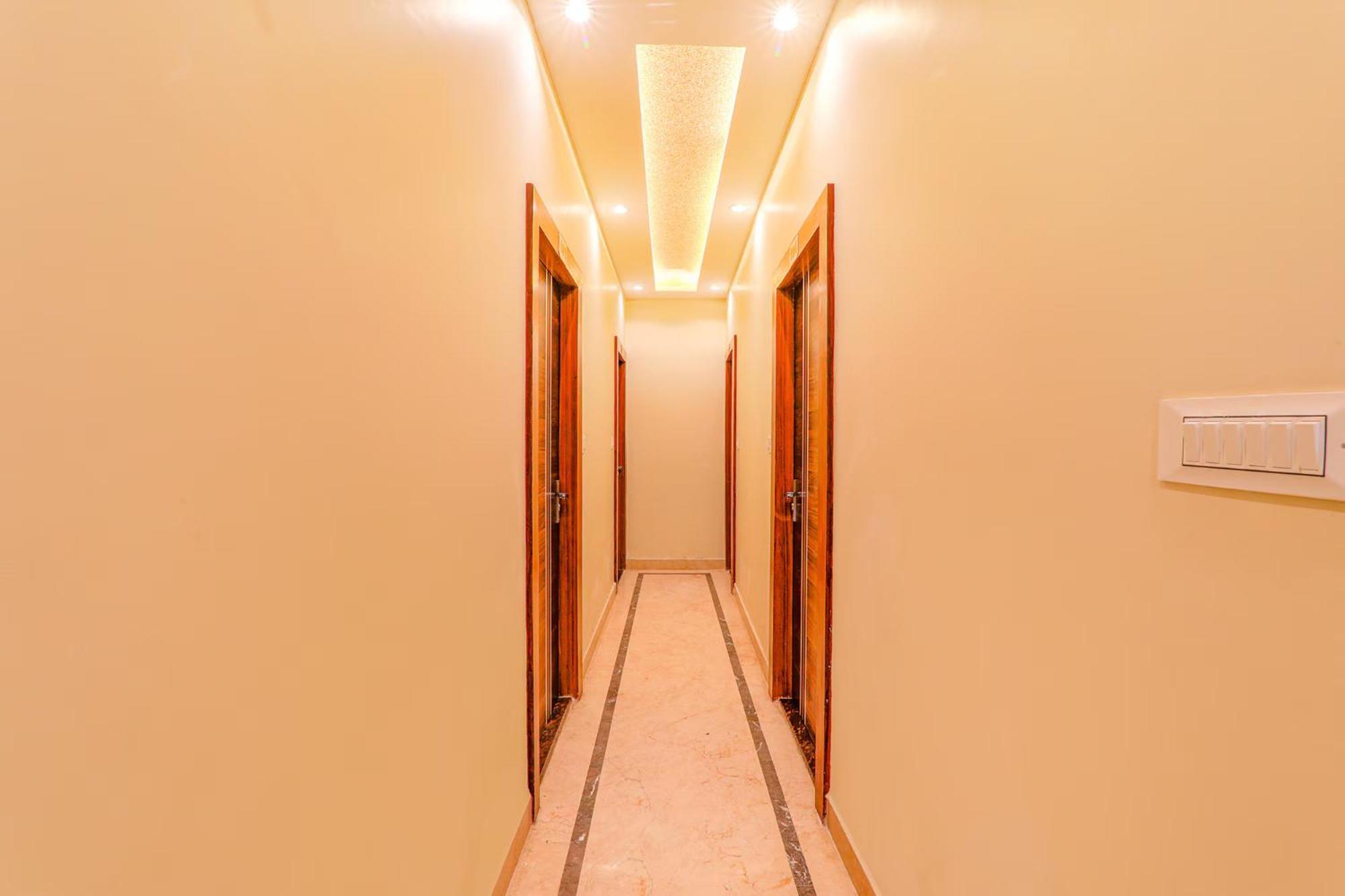 Hotel Fabhotel Super 3 Premium