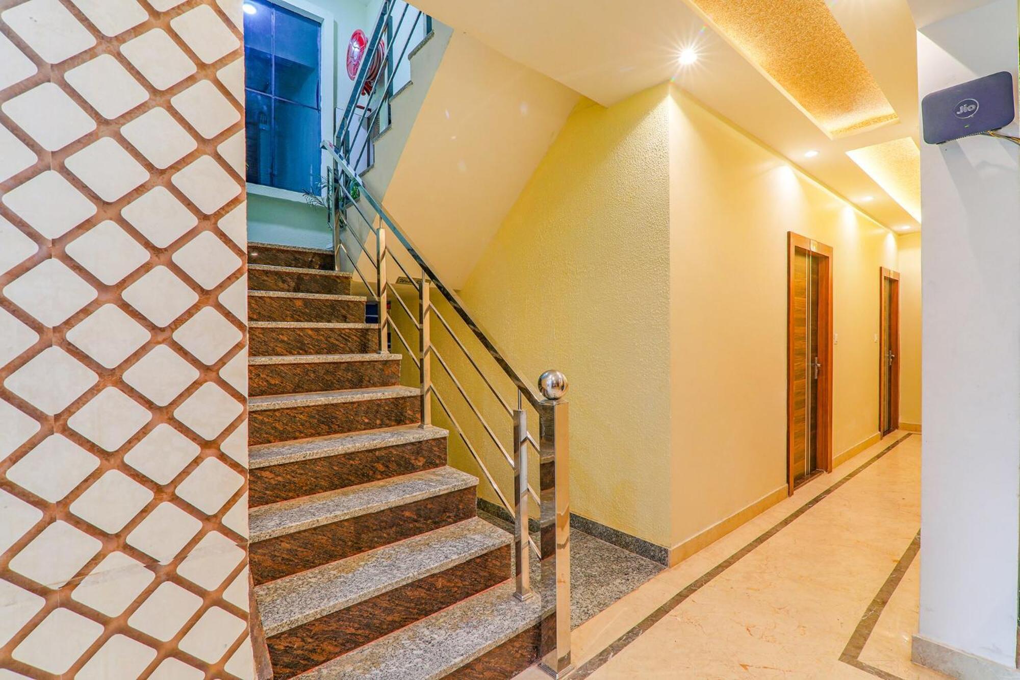 Hotel Fabhotel Super 3 Premium