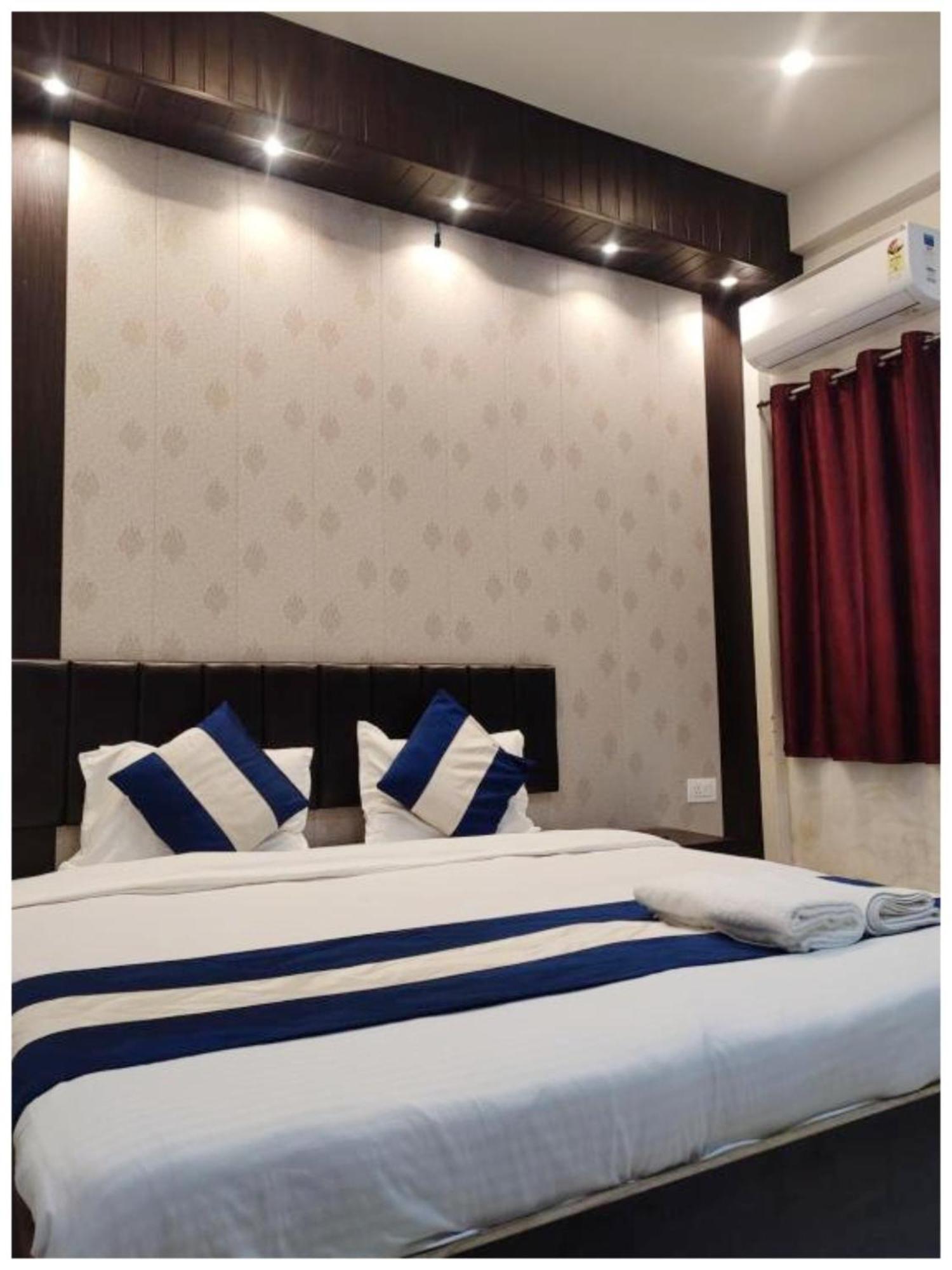 Hotel Varanasi Hotel #Mahadev # Inn # -Near Kashi Vishwanath Temple And Ganga Arti Ghat #Fully Air Conditioning #Free Wi-Fi #Parking #Best Hotel In Varanasi #Prime Location - Book Now 4*