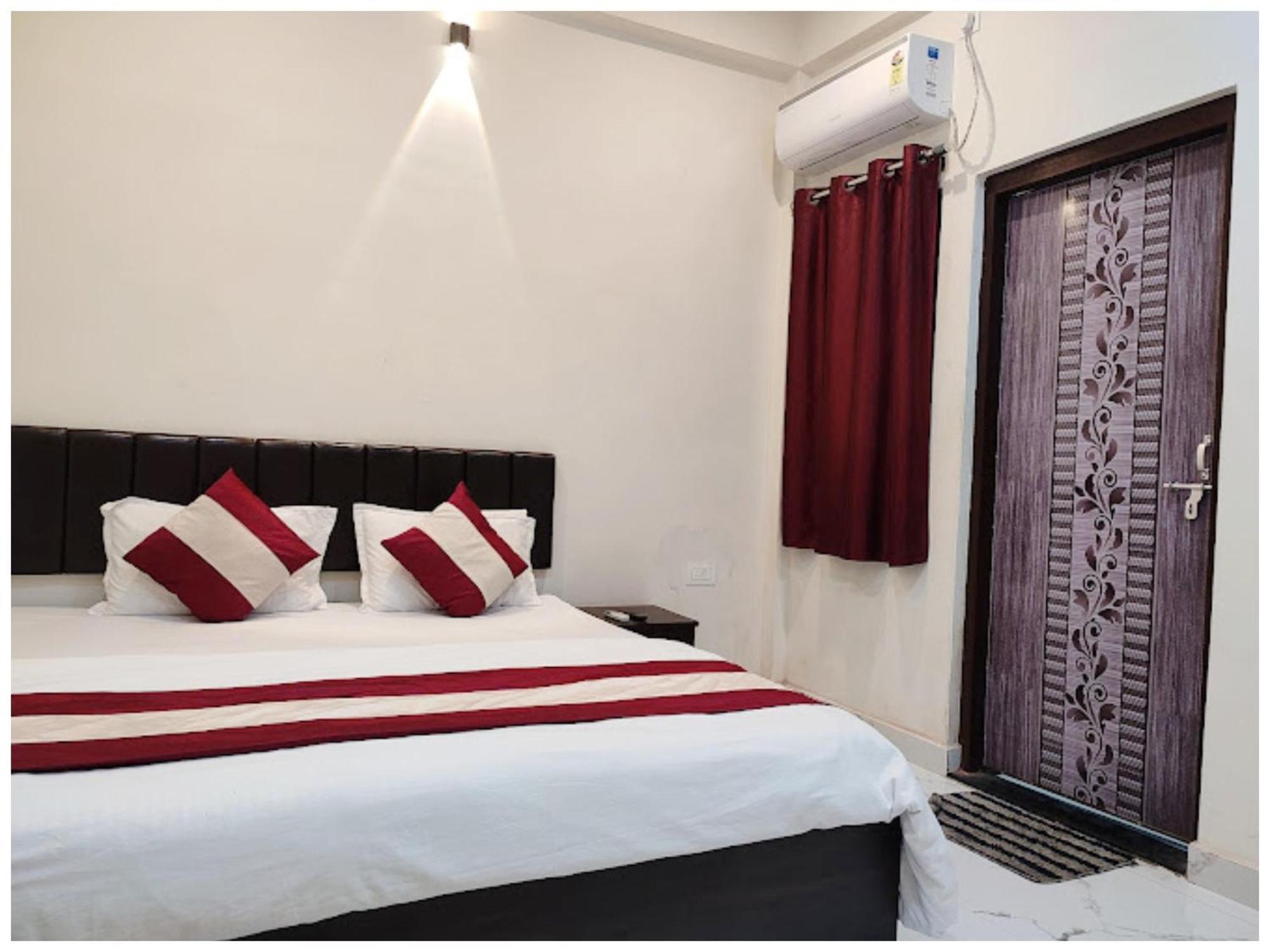 Varanasi Hotel #Mahadev # Inn # -Near Kashi Vishwanath Temple And Ganga Arti Ghat #Fully Air Conditioning #Free Wi-Fi #Parking #Best Hotel In Varanasi #Prime Location - Book Now Hotel 4*