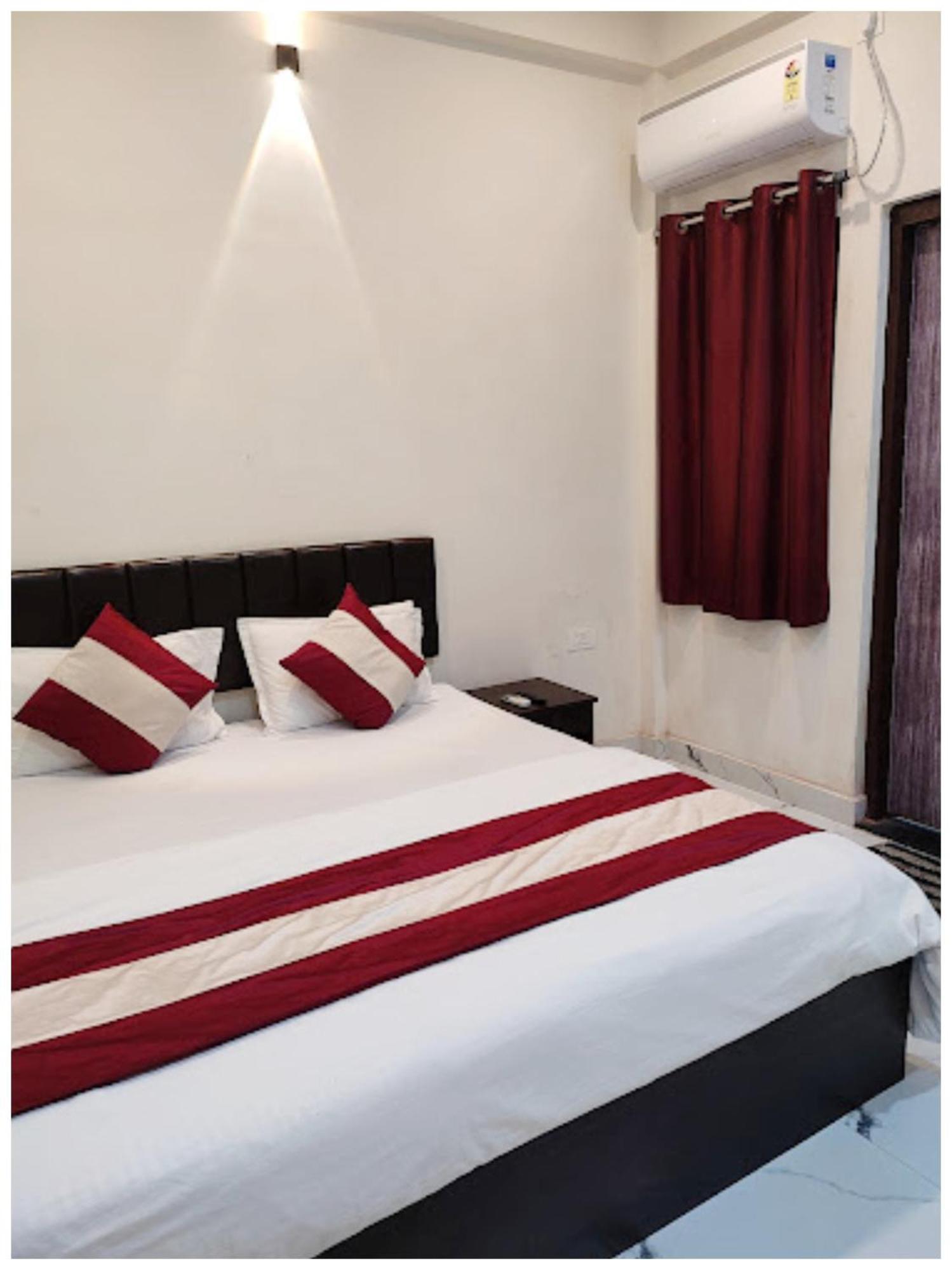 Hotel Varanasi Hotel #Mahadev # Inn # -Near Kashi Vishwanath Temple And Ganga Arti Ghat #Fully Air Conditioning #Free Wi-Fi #Parking #Best Hotel In Varanasi #Prime Location - Book Now Varanasi