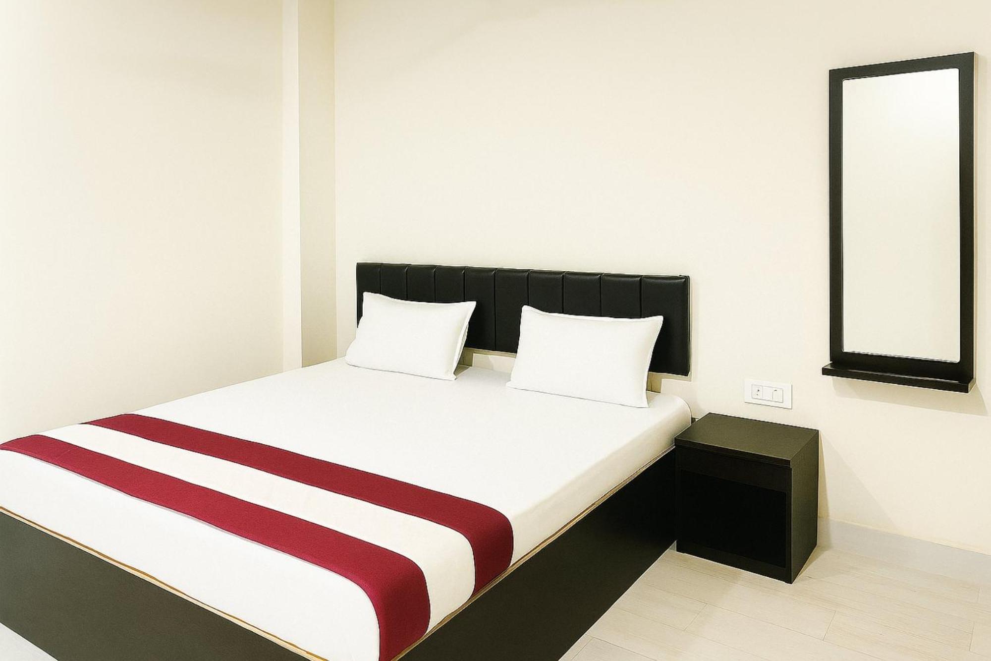 Varanasi Hotel #Mahadev # Inn # -Near Kashi Vishwanath Temple And Ganga Arti Ghat #Fully Air Conditioning #Free Wi-Fi #Parking #Best Hotel In Varanasi #Prime Location - Book Now