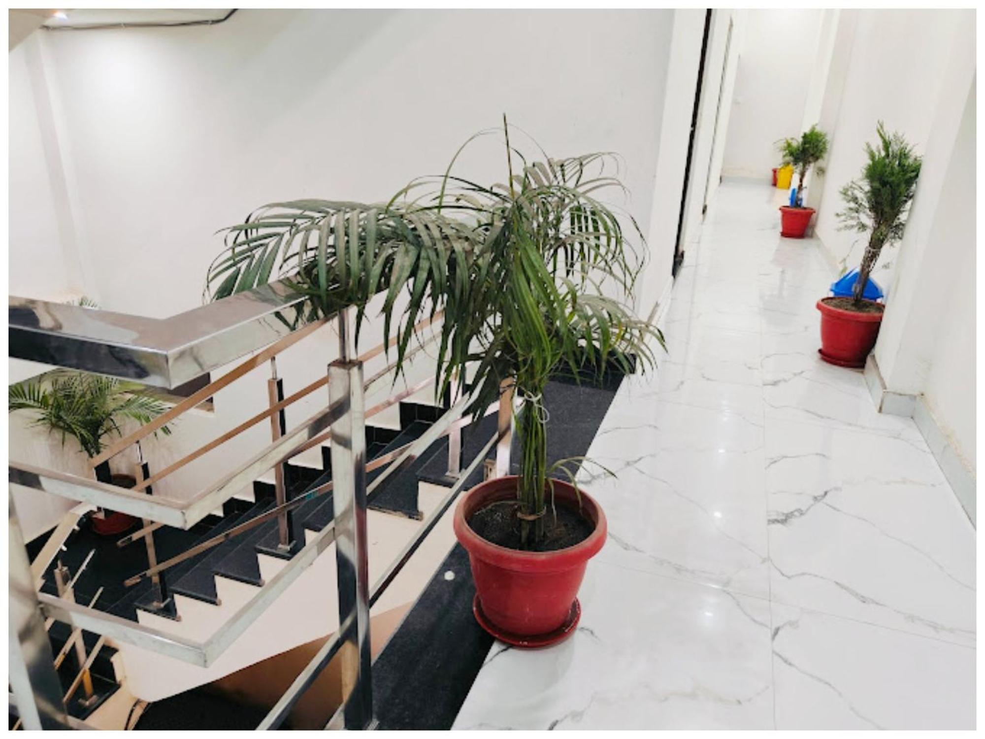 Hotel Varanasi Hotel #Mahadev # Inn # -Near Kashi Vishwanath Temple And Ganga Arti Ghat #Fully Air Conditioning #Free Wi-Fi #Parking #Best Hotel In Varanasi #Prime Location - Book Now 4*