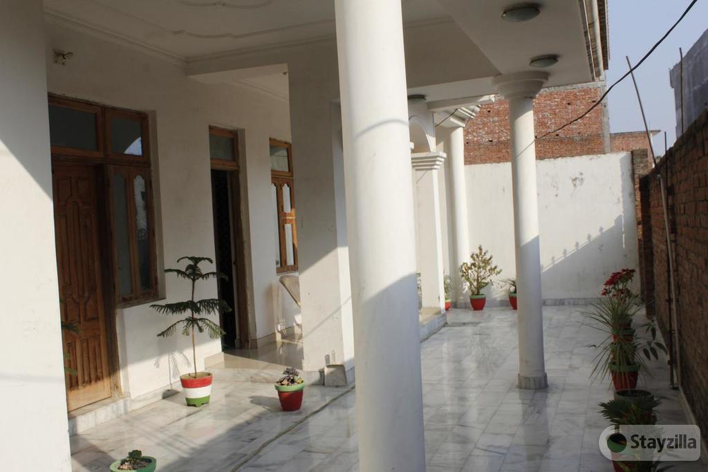 Goroomgo Paradise - Parking & Restaurant Available - Perfect Location And Comfortable Homestay *