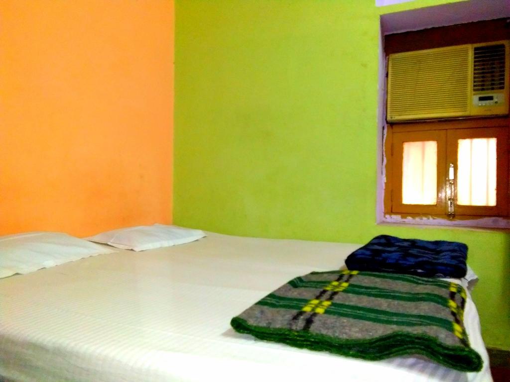 Lodge Yogi Varanasi