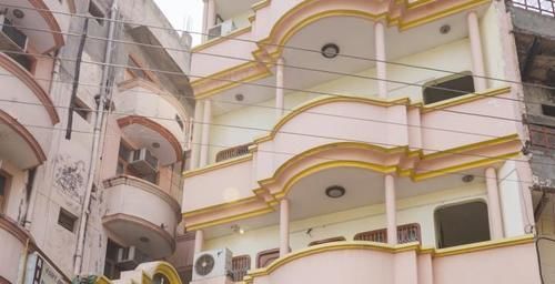 Hotel Divya 2*