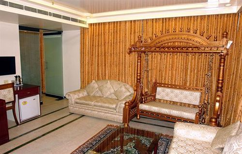 Hotel Zeeras Varanasi