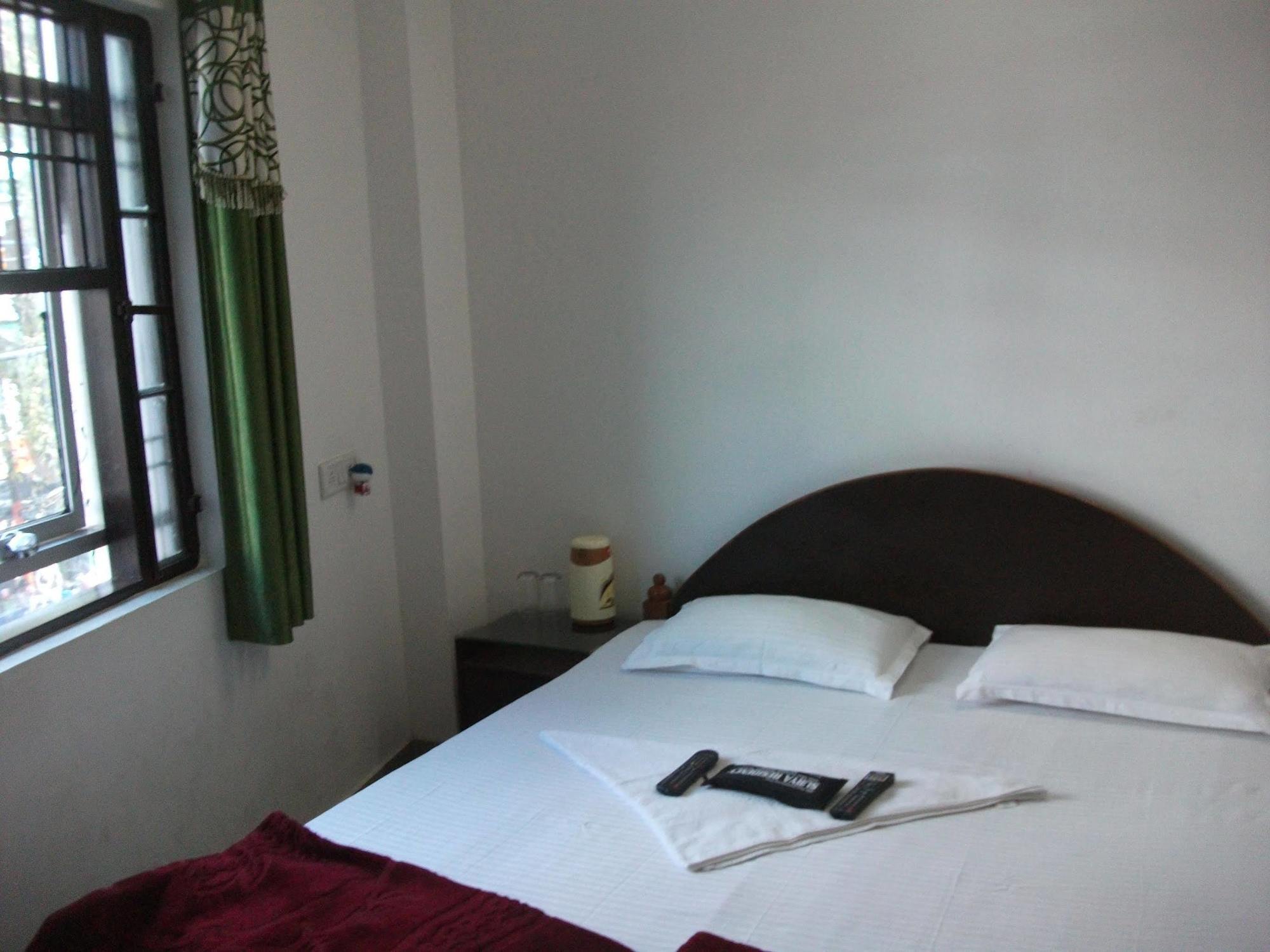 Hotel Surya Residency Paying Varanasi