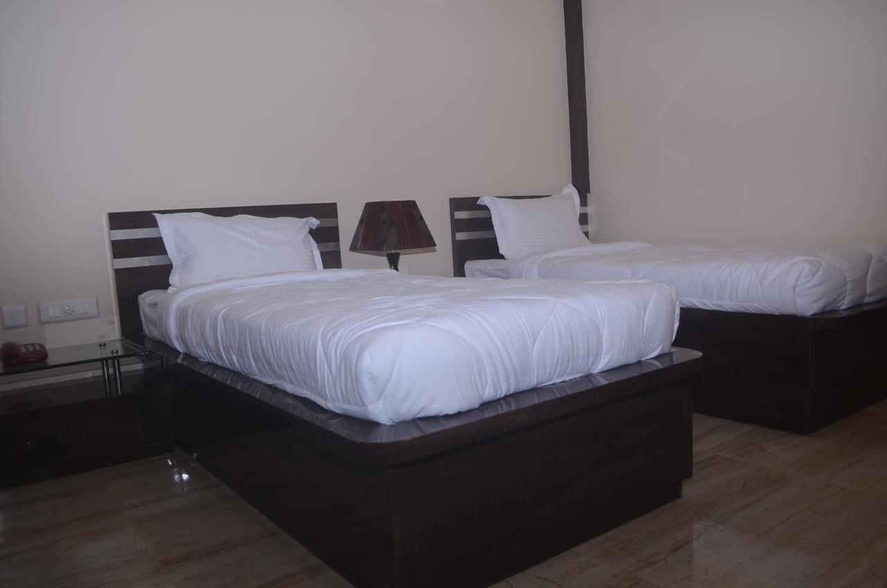 Madhuvan Palace 3*