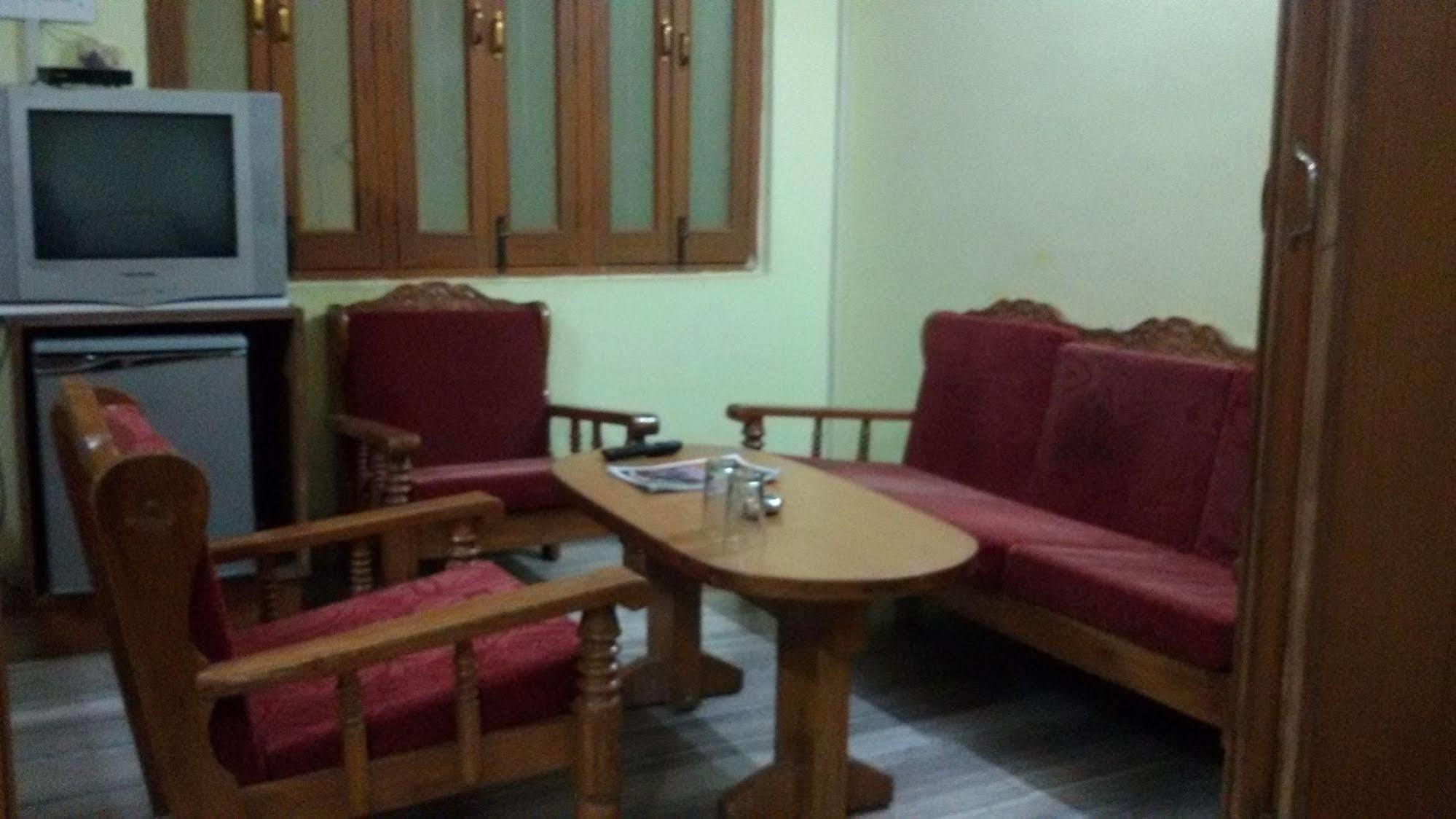 Hotel Divya 2*