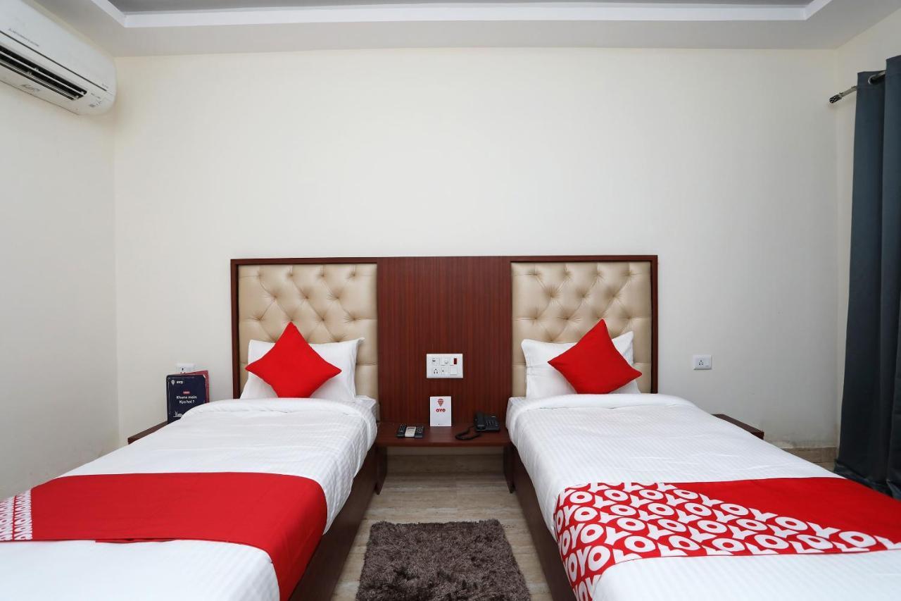 Oyo 19122 Mastana Palace Hotel 3*