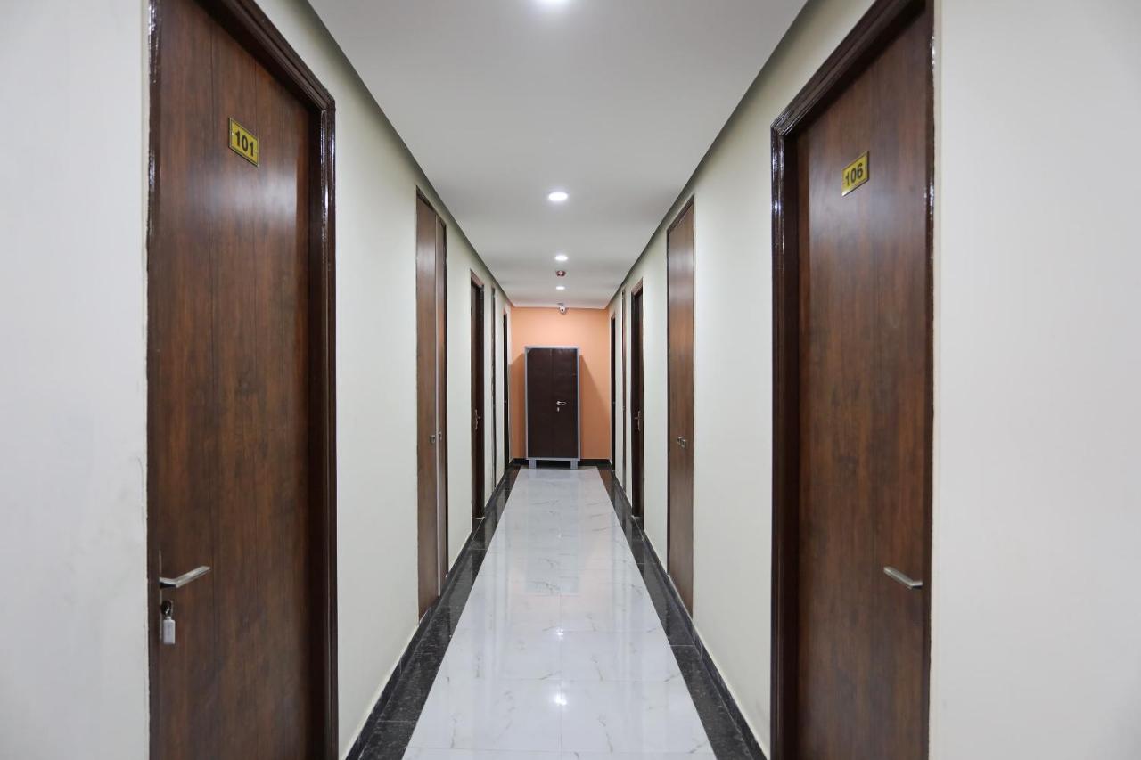 Oyo 19122 Mastana Palace Varanasi