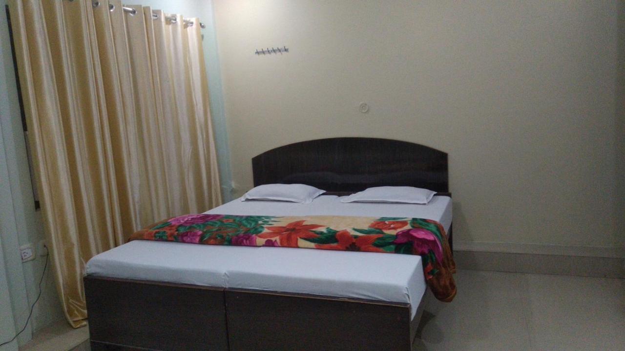 Giriraj Hotel