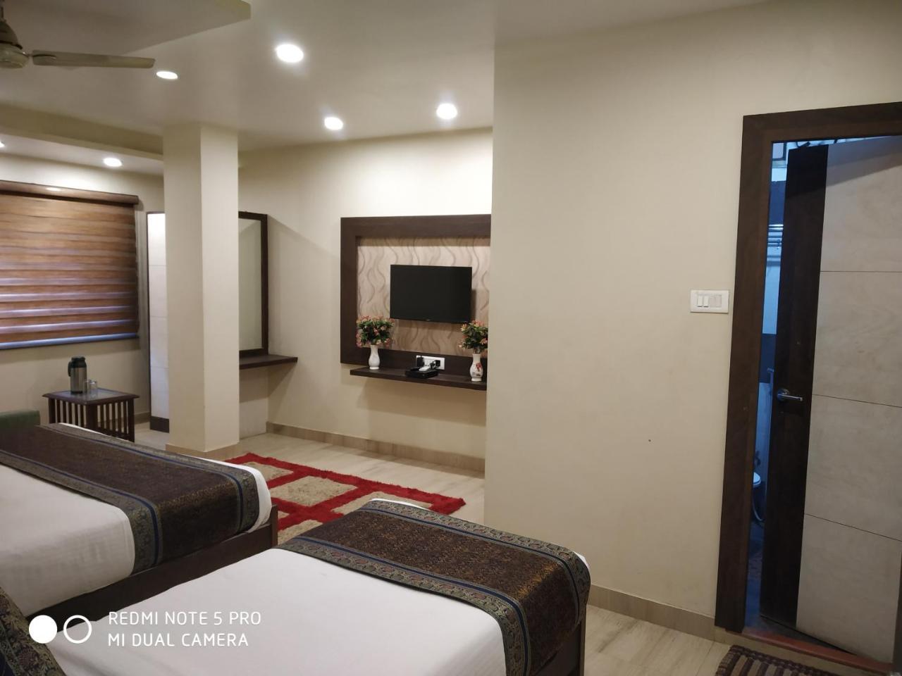 Aadesh Palace Hotel