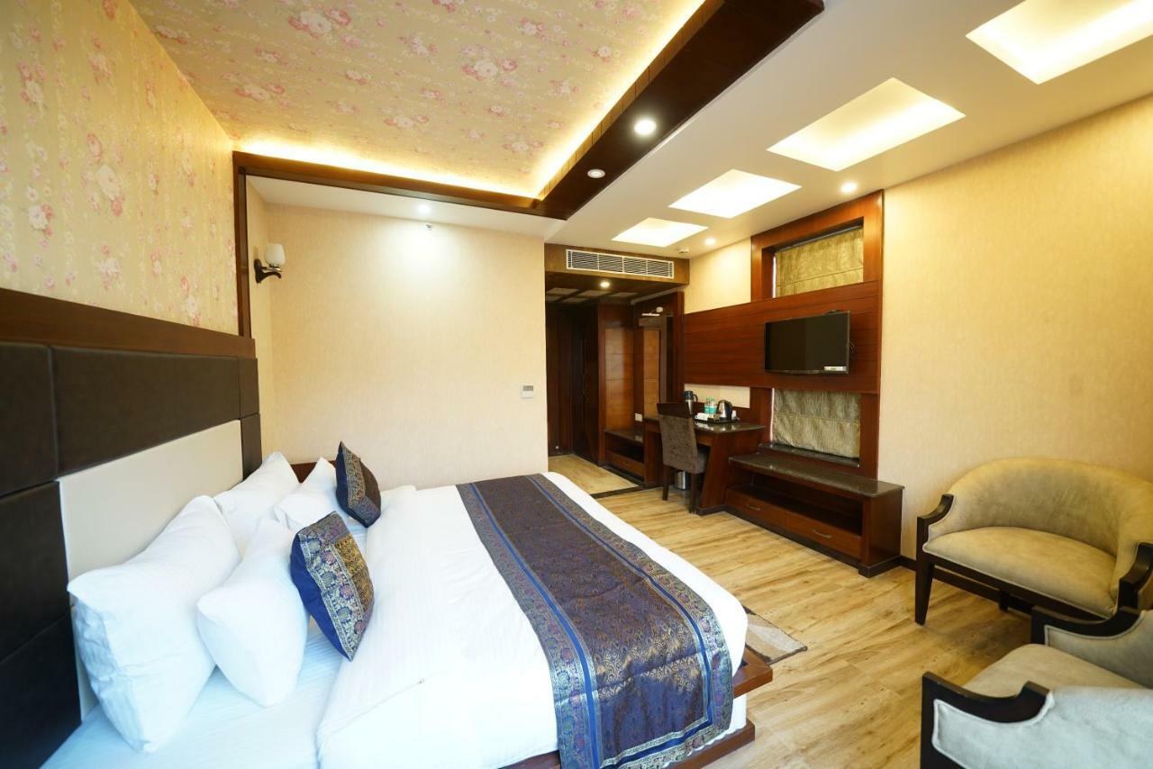 Square Hotel,varanasi 3*
