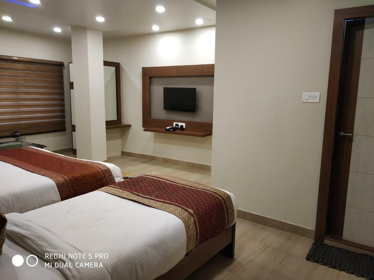 Hotel Aadesh Palace 3*
