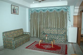 Surabhi International Hotel 3*