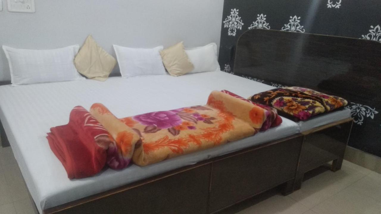 Giriraj Hotel