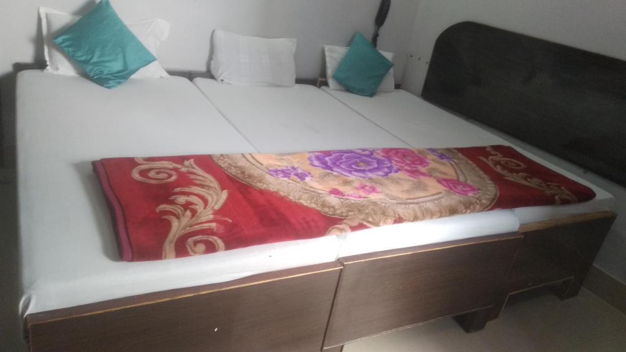 Giriraj 3* Varanasi