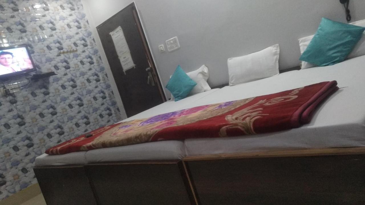 Giriraj 3* Varanasi