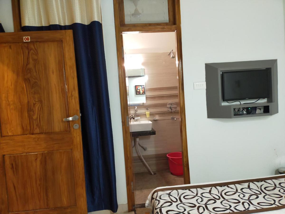 Prabhat Hotel