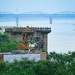 Ganga Darshanam Guesthouse At Dashashwamedh Ghat