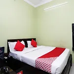 Capital O 11480 Hotel Blue Star