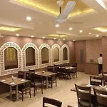 Hotel Janki Inn - Hotel In Sigra