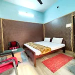 M R Teerth Guest House Varanasi - Shri Kashi Vishwanath Temple - Perfect Location With Comfortable Room