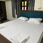 Vijaya Nagaram Radhe Krishna Home Stay ,Ganga 1Km