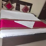 Celebration Apartment- Luxurious Living Accommodation For Families, Just To Temple And Ganga Ghat
