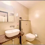 Hotel Sarc Near Kashi Vishwanath Temple - Fully Air Conditioned And Spacious Room