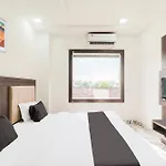 Hotel O Mahaveer Palace