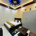 Varanasi Hotel The Star Residency - Near Shree Aadi Vaibhav Temple #Fully Air Conditioning #Free Wi-Fi #Parking #Room Service #Best Hotel In Varanasi