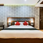 Capital O 4535 Hotel Uma Palace