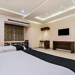 Capital O 4535 Hotel Uma Palace