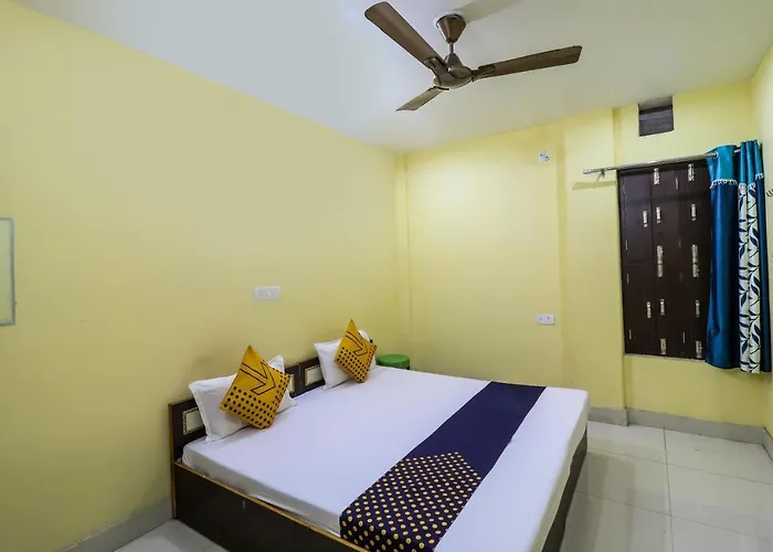 Spot On 44295 Sarnath Tourist Guest House