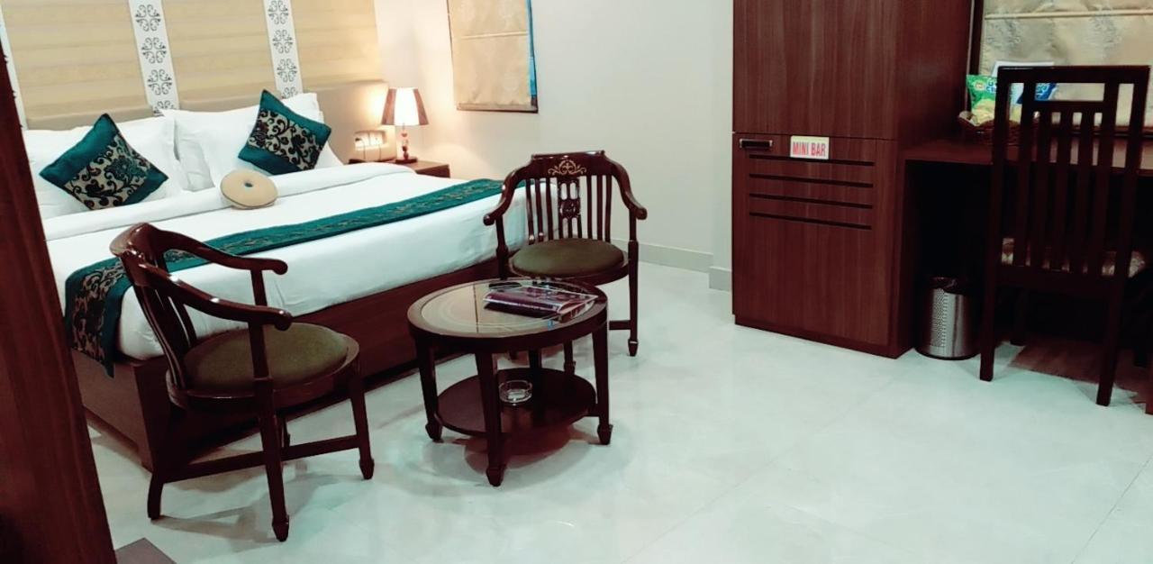 Ozas Grand Varanasi