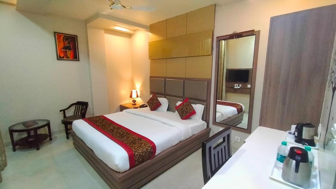Ozas Grand Varanasi