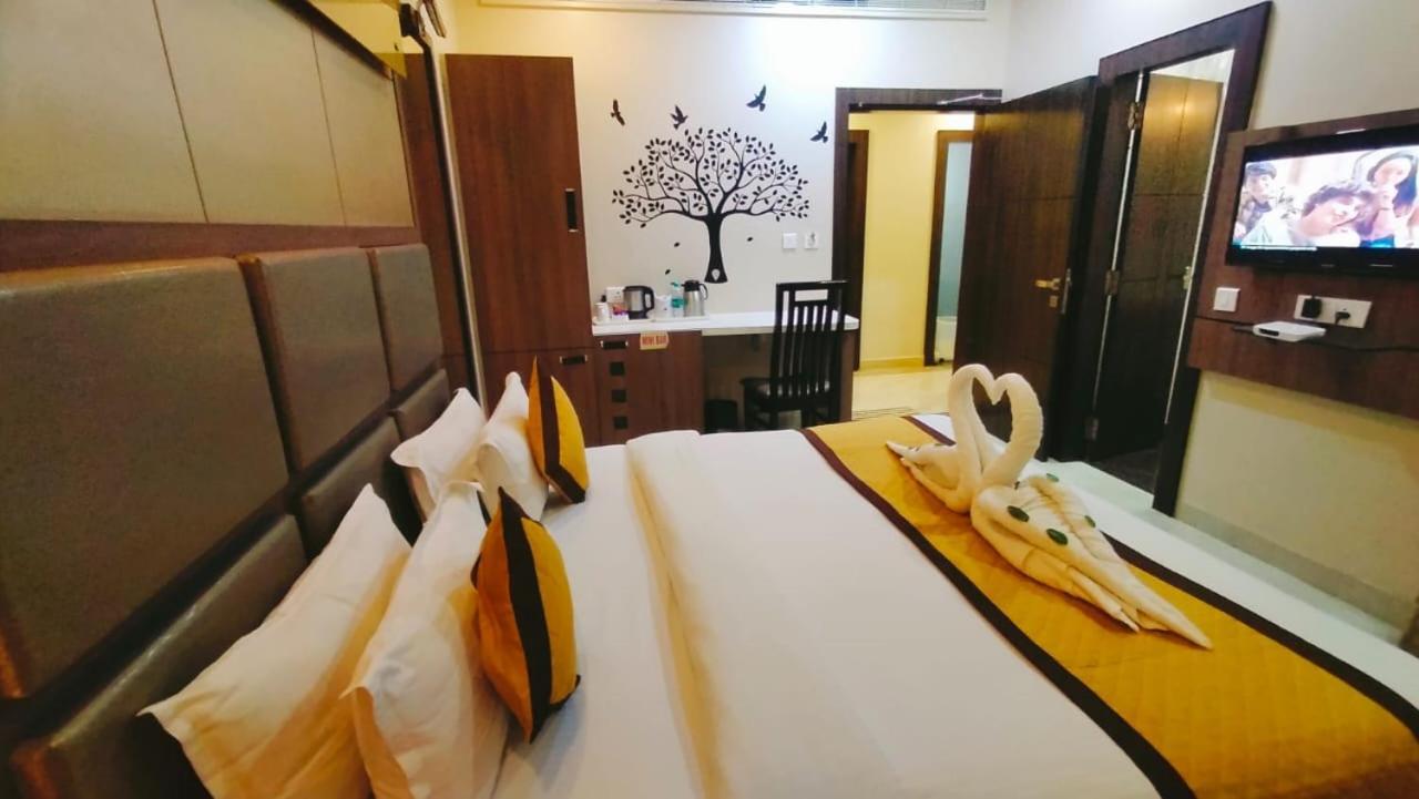 Hotel Ozas Grand Varanasi