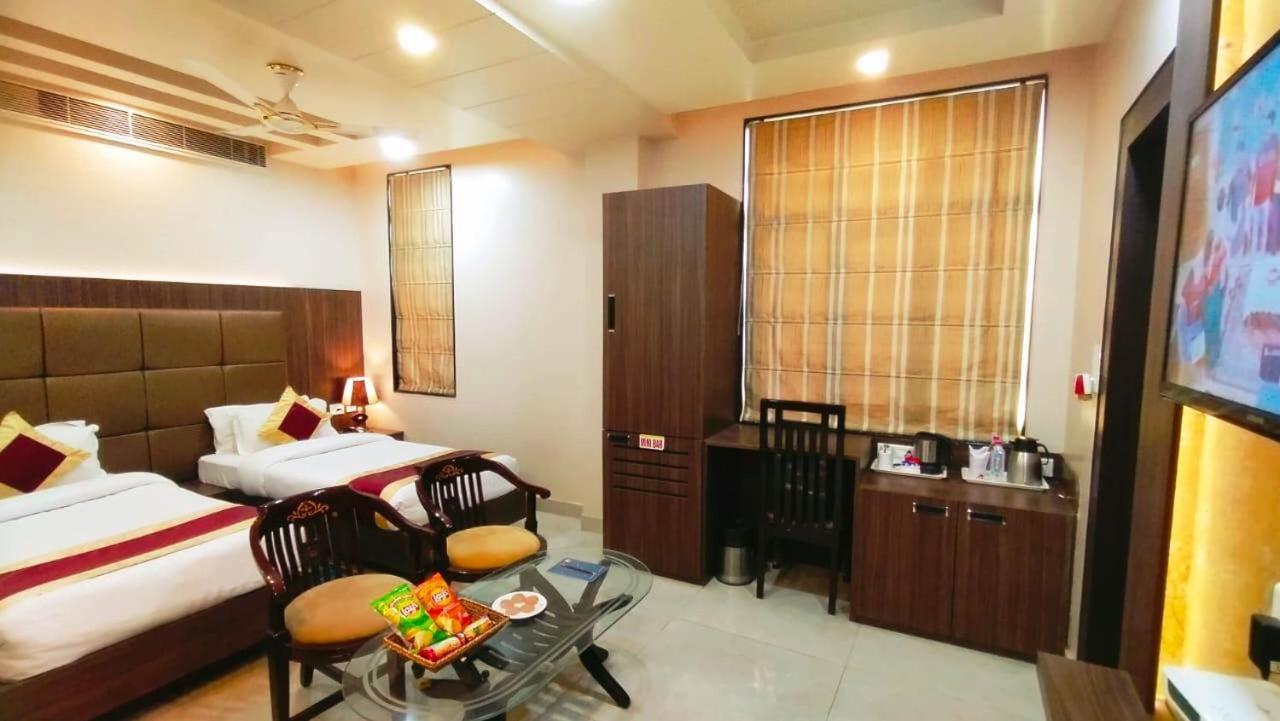 Ozas Grand Varanasi