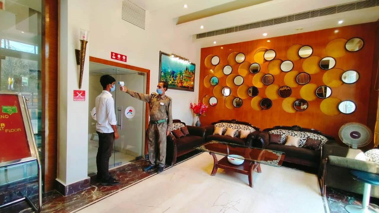 Hotel Ozas Grand Varanasi