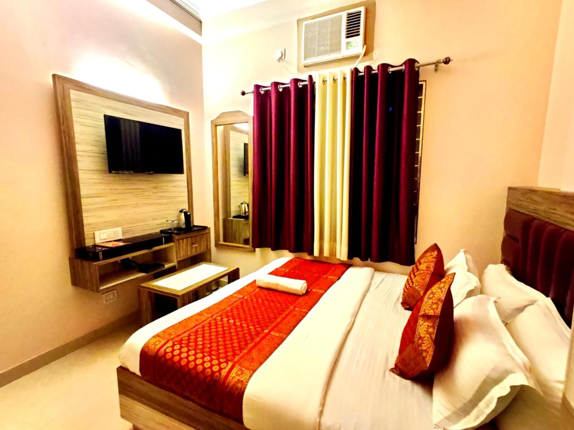 Palace 3* Varanasi