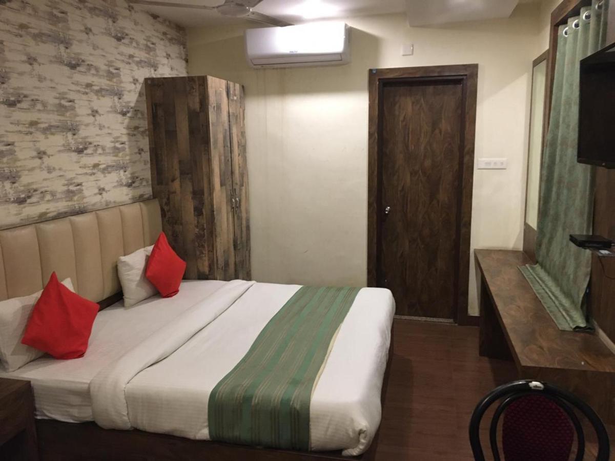 Janki - In Sigra Hotel Varanasi