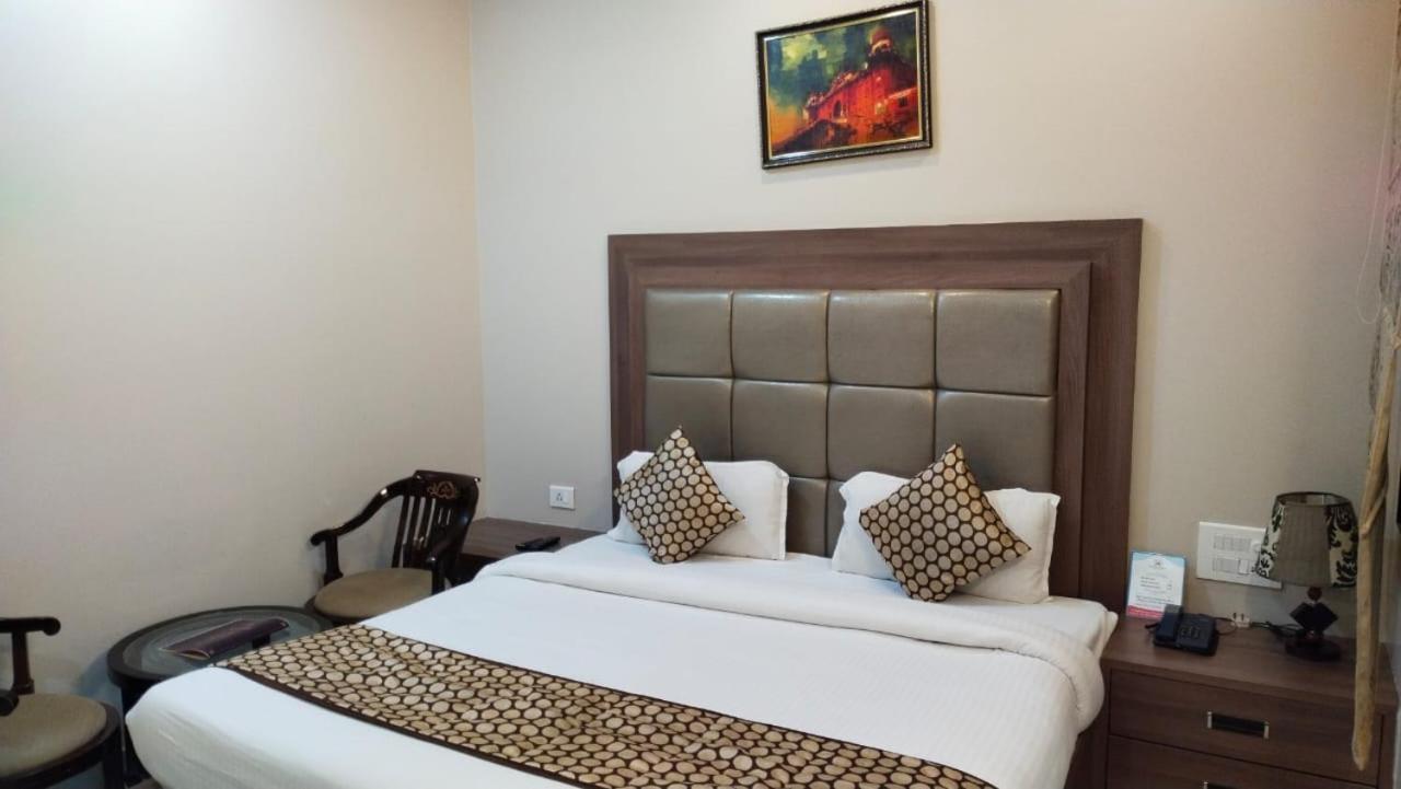 Ozas Grand 3* Varanasi