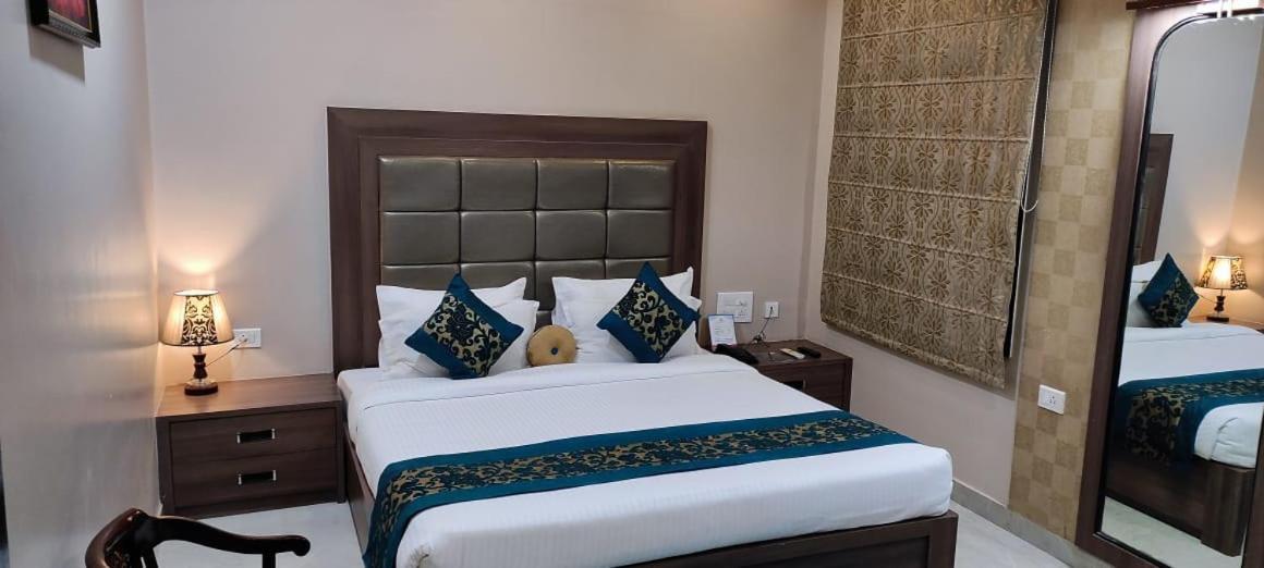 Ozas Grand Hotel Varanasi